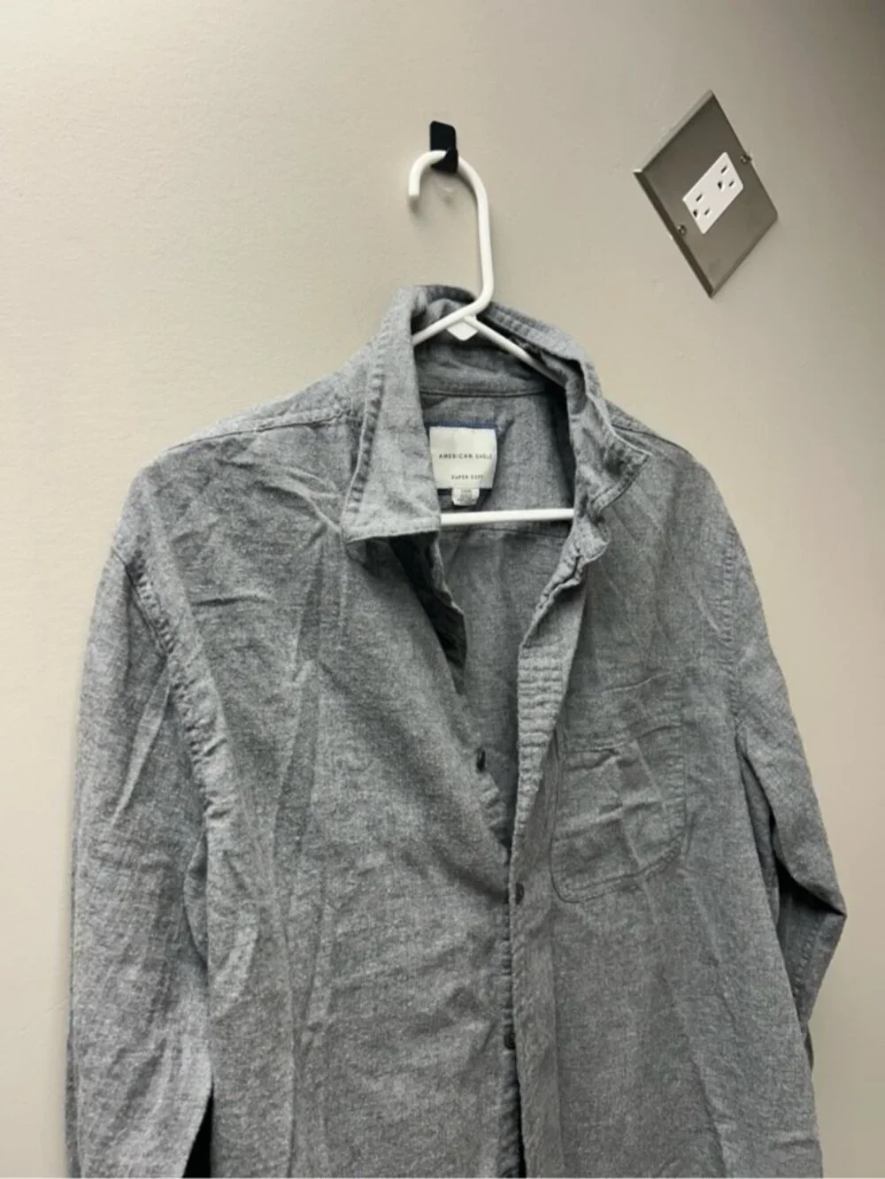 American Eagle Men’s Super‎ Soft Grey Button Down Long Sleeve Shirt